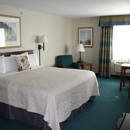 Baraga Lakeside Inn Экстерьер фото