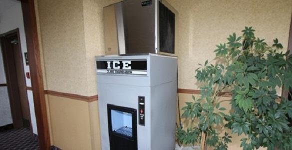 Baraga Lakeside Inn Экстерьер фото