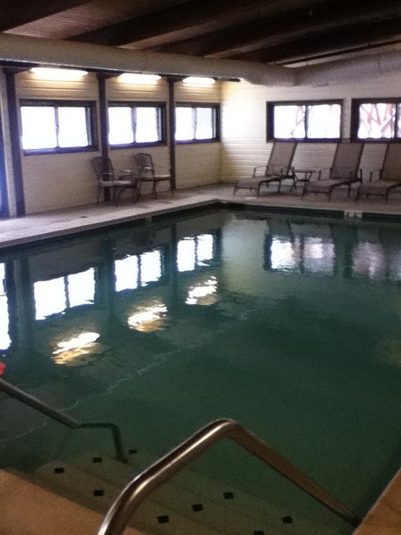 Baraga Lakeside Inn Экстерьер фото