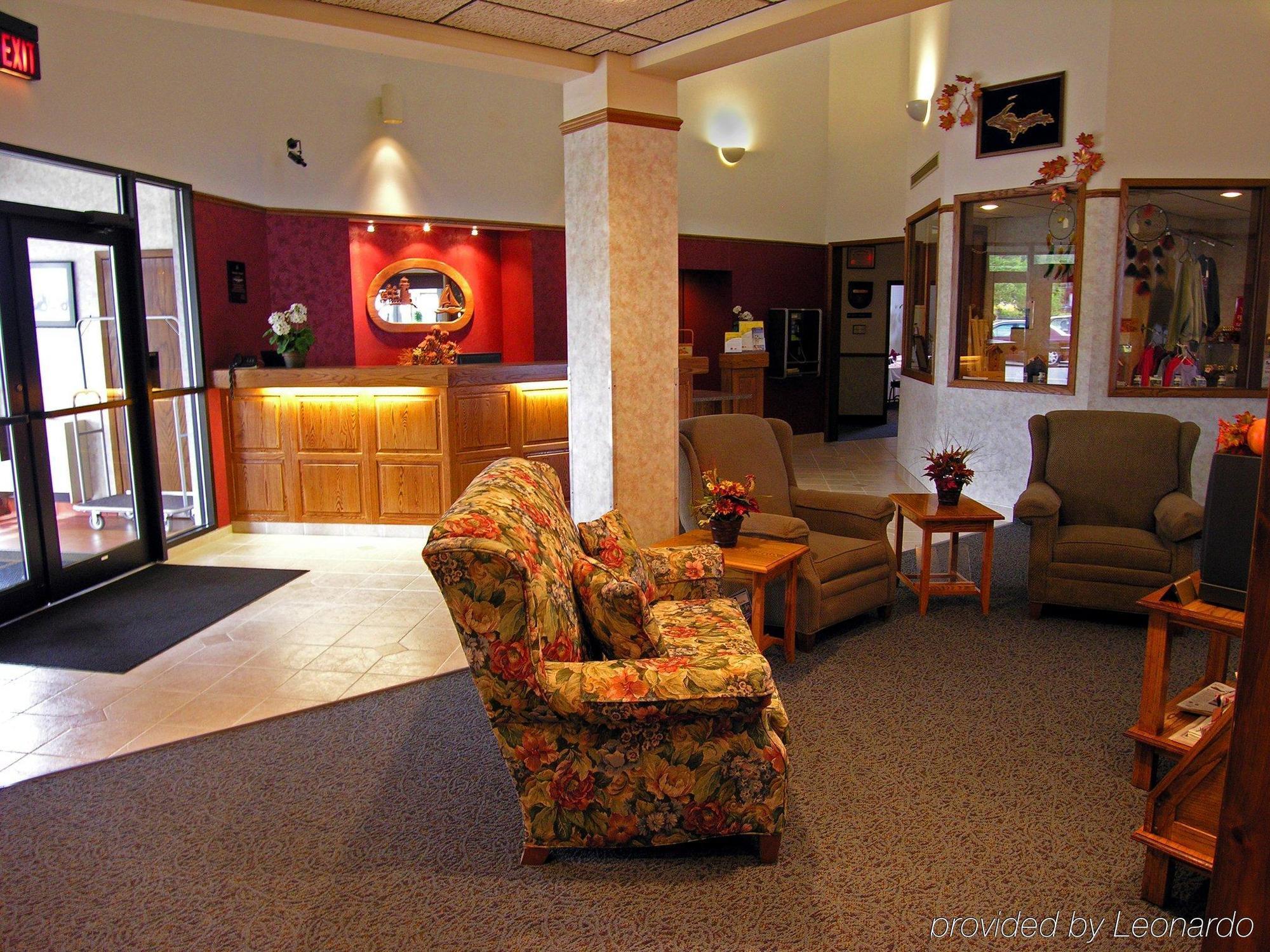 Baraga Lakeside Inn Интерьер фото