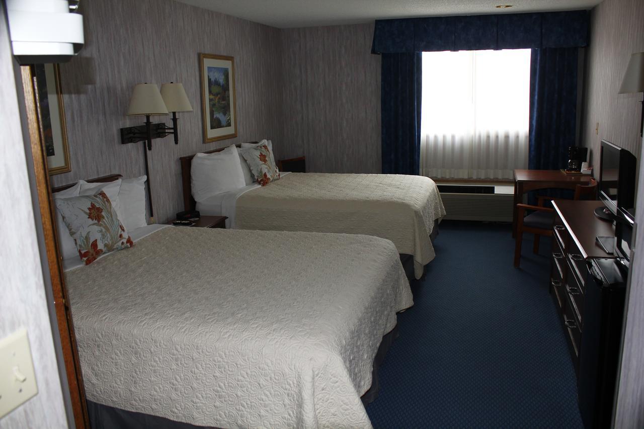Baraga Lakeside Inn Экстерьер фото